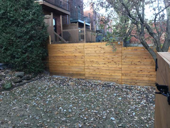 Installation de balcon de bois à Montréal
