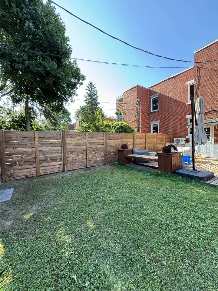Installation de balcon de bois à Montréal