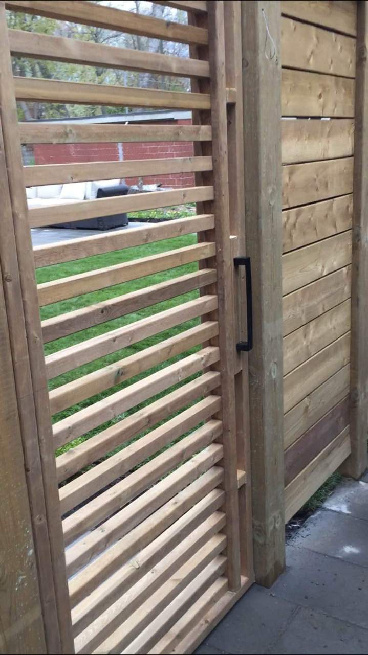 Installation de balcon de bois à Montréal